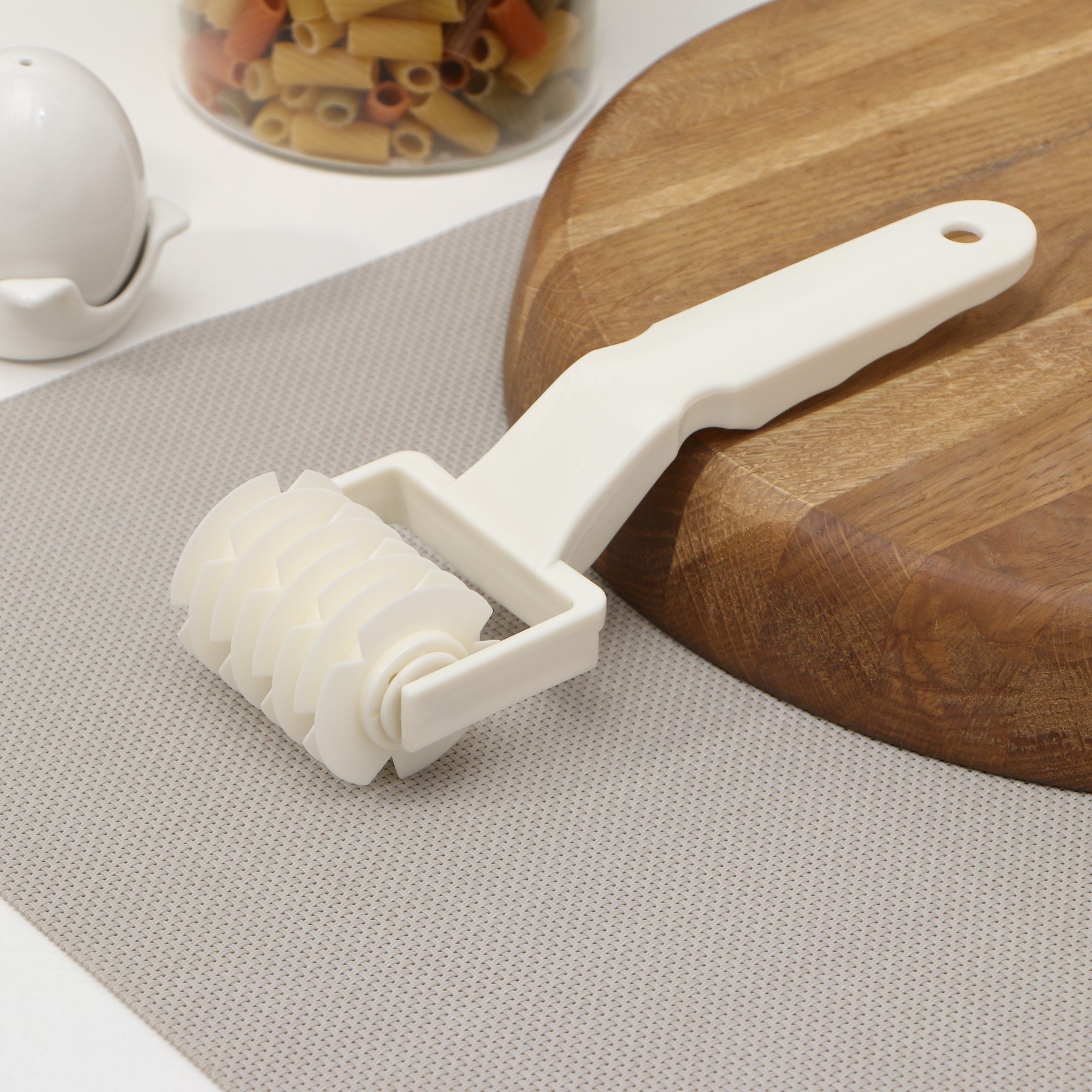 Тесторезка - роликовый, валик для нарезки теста  «Сетка», 20×7×4.5 см, "PIZZA CRUST TOOL", белый