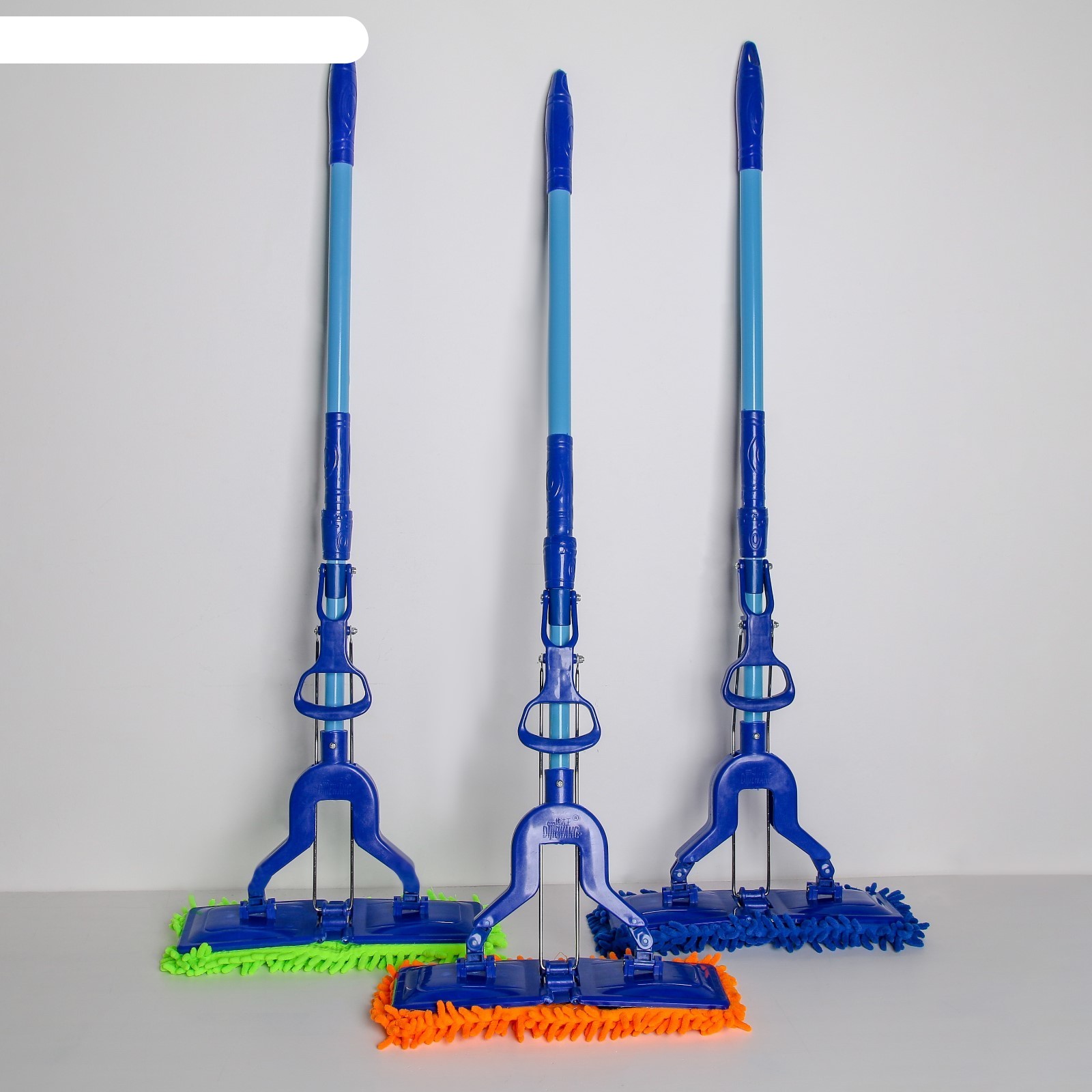 Швабра-бабочка с отжимом, телескопическая ручка 107-134 см, насадка из микрофибры 35×10 см, цвет микс